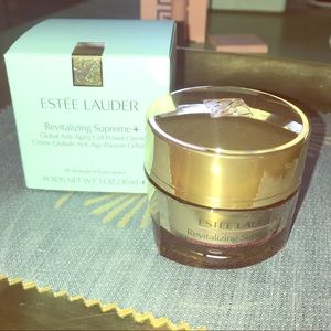 Estée Lauder Revitalizing Supreme Plus Cream